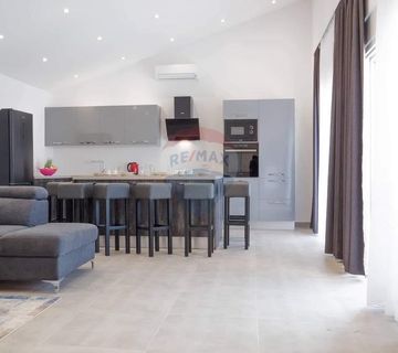 Kraljevica, kuća s bazenom i jacuzzijem 135m2 - cover