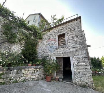 Pazin, okolica, lijepa kamena kuća sa predivnim pogledom na prirodu                                                                                                                                                                                             - cover