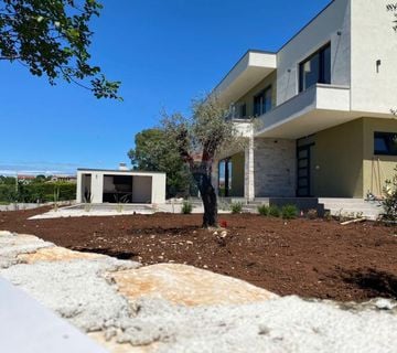 Istra - Svetvinčenat - samostojeća moderna villa s pogledom na more - cover