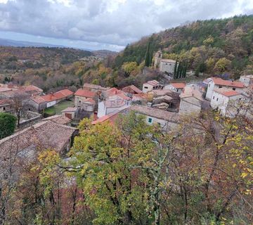 Pazin, Lupoglav, kamena kuća za adaptaciju s prostranim pogledom na cijelo mjesto  - cover