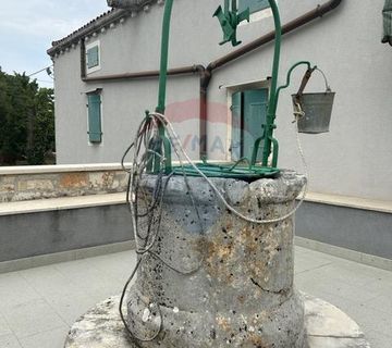 Rovinj, okolica, lijepa obiteljska kuća sa zemljištem i objektom - cover
