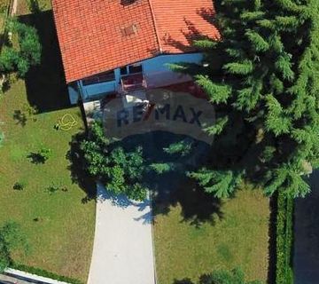 Rovinj,savršena obiteljska kuća 160m2 s garažom i prekrasnom okućnicom-752m2 - cover