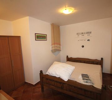 OTOK CRES, MARTINŠĆICA - OBITELJSKA KUĆA, PARKING, POGLED - cover