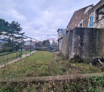 RIJEKA,VIŠKOVO- strogi centar, samostojeća starina 200 m2 s okućnicom i pogledom na more - cover