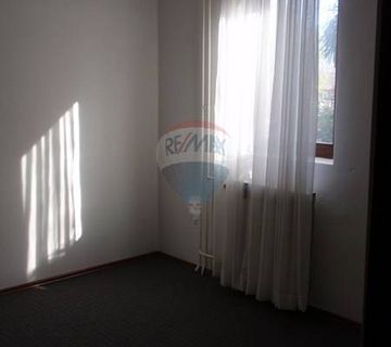 POBRI - lijepa kuća sa prostranom okućnicom, pogled! - cover