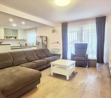 Istra, Loborika, samostojeća kuća 225m2  - cover