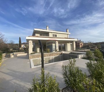 Otok Krk - Malinska, samostojeća kuća s bazenom i pogledom na more - cover