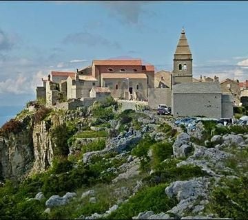 OTOK CRES - PODOL - GRAĐEVINSKO ZEMLJIŠTE S PROJEKTOM i DOZVOLOM ZA POSLOVNI PROSTOR I 2 STANA - cover