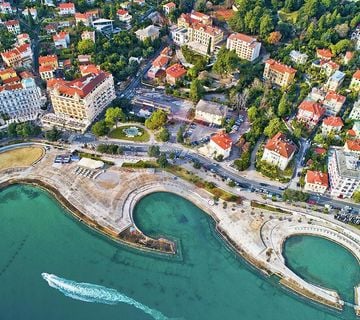 OPATIJA- STROGI CENTAR, poslovni prostor 31,67 m2 sa izlogom i prostorom za reklamu - cover