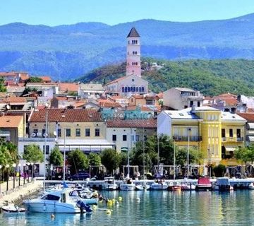 Crikvenica, kuća s dva stana i pp u centru - cover