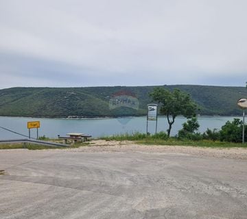 Istra, Trget, Predivan građevinski teren sa pogledom na more. - cover