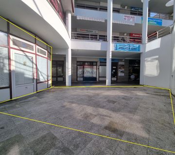 Zagreb, terminal Borongaj poslovni prostor/lokal 31 m2 s izlogom i terasom - cover