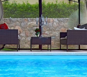 OTOK KRK-MALINSKA,dvojan kuća sa bazenom 250metara do plaže - cover