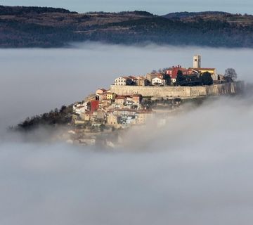 Motovun, kamena kuća s lijepim pogledom - cover