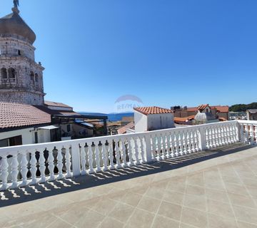 Otok Krk, stari grad Krk - kuća na tri etaže sa pogledom na more - cover