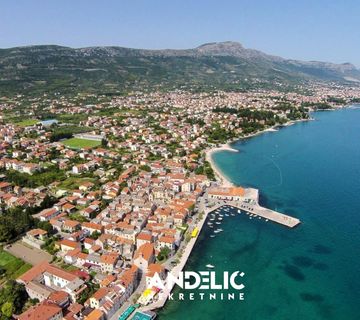 KUĆA SA DVA STANA NA IZVRSNOJ LOKACIJI - KAŠTEL STARI - cover