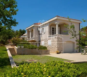 PREKRASNA MEDITERANSKA VILA S BAZENOM, VODICE - cover