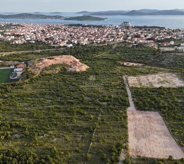 ATRAKTIVNO GRAĐEVINSKO ZEMLJIŠTE (2192 m2), VODICE, ŠIBENIK - cover