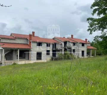 Roh-Bau Dvojni Objekt, Investicijski Projekt Za 2 Kuće Ili 6 Stanova - Buzet