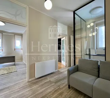 MODERNO UREÐENI POSLOVNI PROSTOR (90 m2), KOD HNB-a - Zagreb
