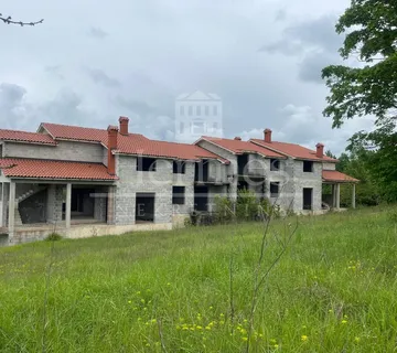 GRAÐEVINSKO ZEMLJIŠTE (5746 m2) S POSTOJEĆIM ROH-BAU OBJEKTOM, ISTRA - cover