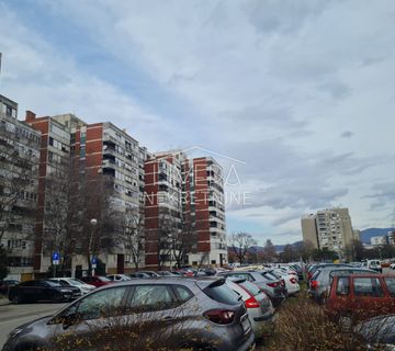 Iznajmljuje se prostrani trosobni stan s balkonom – Vrbani, Sibeliusova ulica - cover