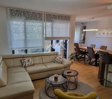 Predivan stan 152,82 m2, (5S), 2 loggie,1GPM, Donji Grad - cover