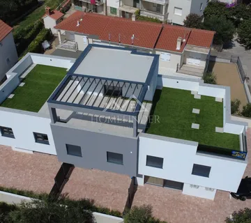 Penthouse s krovnom terasom, 172m2, Vodice, NOVOGRADNJA