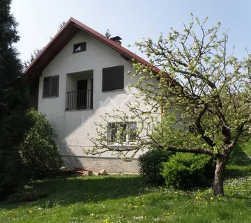 Kuća u oazi mira raspoređena kao objekt 3 stana, 176 m2, (5S), 5 VPM, Podsused - cover