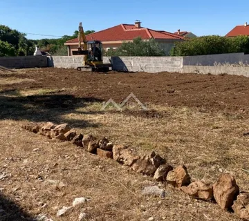 Građevinsko zemljište Vrsi, 476 m2, 700m do mora