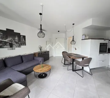 Moderan jednosoban stan - Okrug Donji - Žedno, Trogir