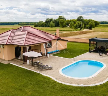 Kuća s bazenom, Pitomača, 120 m²