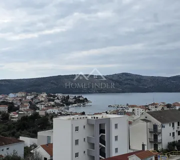 Stan s pogledom na more, 77 m2, Trogir