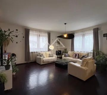 Uređen četverosobni stan, 122 m², 1 VPM, 1. kat, Stenjevec - Zagreb