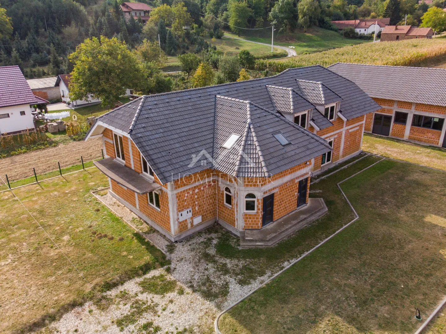 Kuća Roh-bau s velikim zemljištem Koprivnica, 8300m2 - cover