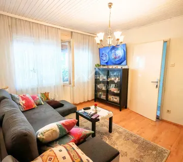 Kuća u nizu s 2 stana, 210m2, Gornja Dubrava, Zagreb - cover