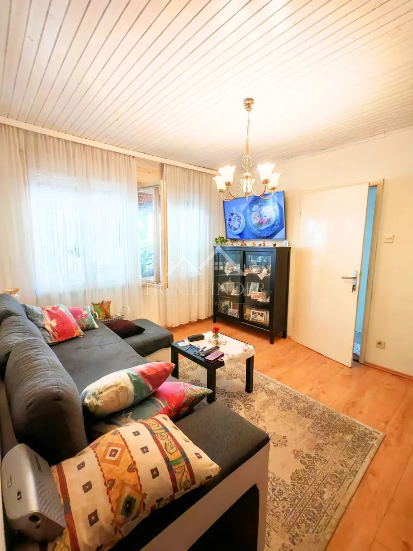 Kuća u nizu s 2 stana, 210m2, Gornja Dubrava, Zagreb - cover