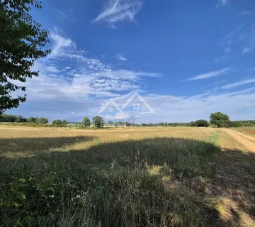 Prostrano poljoprivredno zemljište, Kaštelir, 32619m² - cover