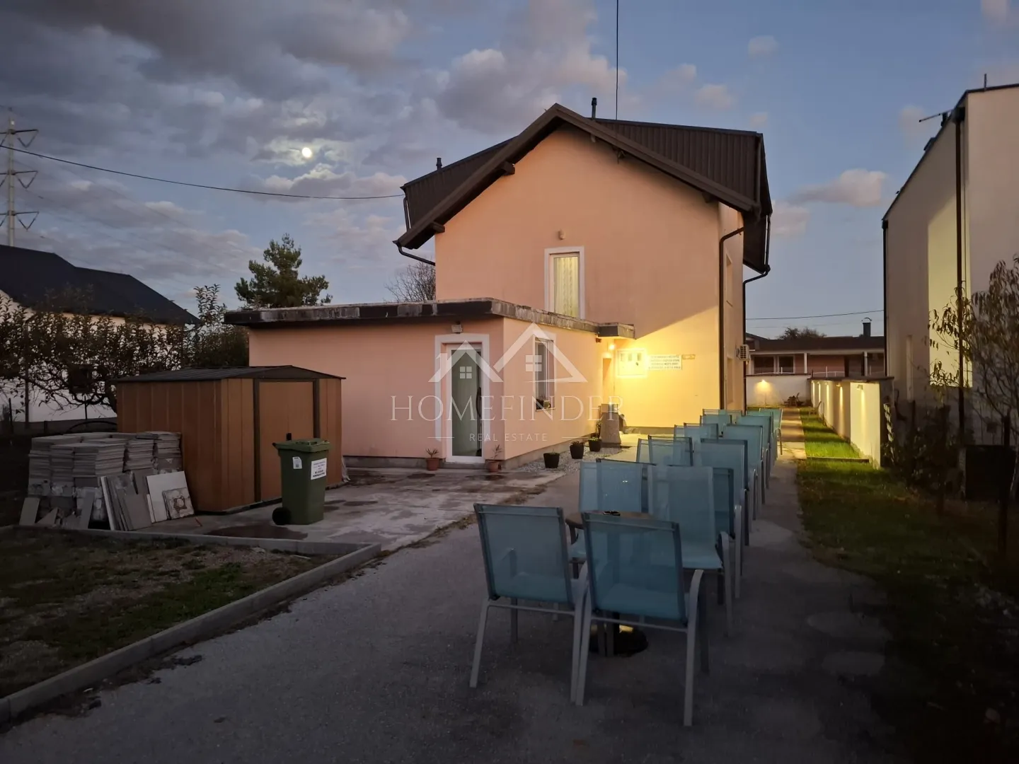 Funkcionalna  višenamjenska kuća u Strmcu, 300 m2, ( 8S), 6 VPM - cover