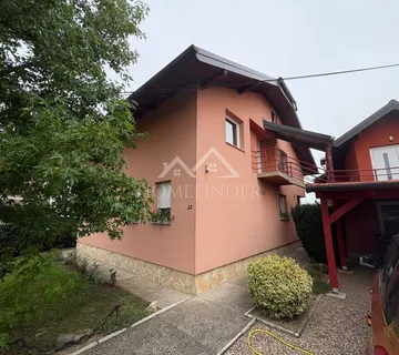 Obiteljska kuća: Petrinja, 200 m2
