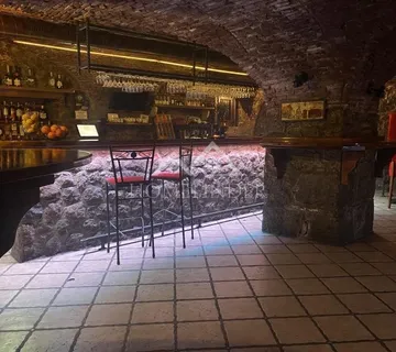 Caffe Bar i Noćni Klub, Senj, 220m2, TOP LOKACIJA