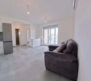 Moderan apartman s balkonom, namješten, 3S, 58m2, Povljana, NOVOGRADNJA