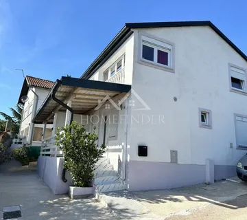 Kuća sa 3 apartmana s pogledom na more, Obrovac, 250m od plaže - Kruševo, Obrovac