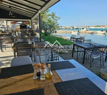 Restoran prvi red do mora s inventarom, Bibinje - cover