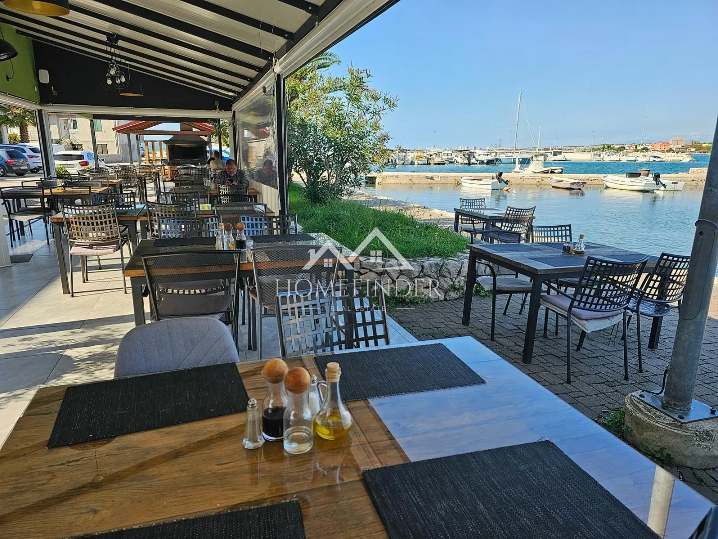 Restoran prvi red do mora s inventarom, Bibinje - cover