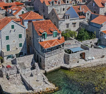 Starina prvi red do mora, Prvić Šepurine, 175m2 - cover