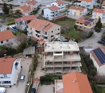 Prodaja zgrade s četiri stana u gradu Krku (250m od mora) - cover