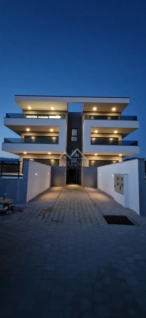 Novalja - Četverosobni stan s panoramskim pogledom na more, 92m - cover