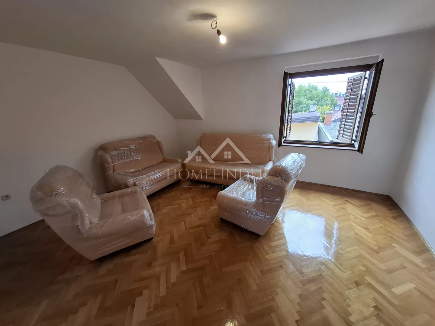 Stan Trnje, (1S), 30.78 m2, pripadajući dio dvorišta - cover