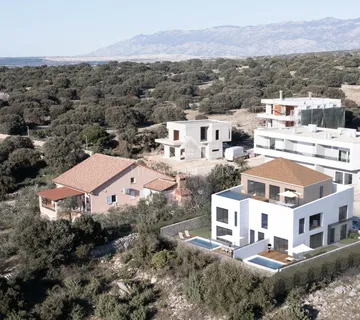 Luksuzni dvoetažni stan s infinity bazenom i spektakularnim pogledom, Mandre, 200m2, NOVOGRADNJA - cover